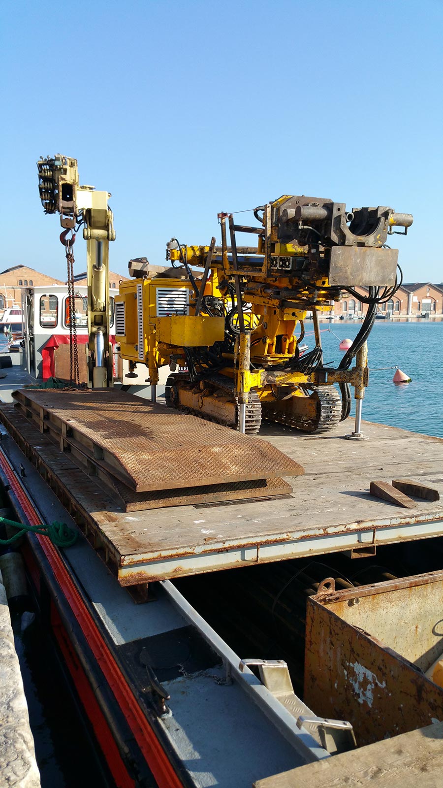 Transporting materials for the building industry around Venice