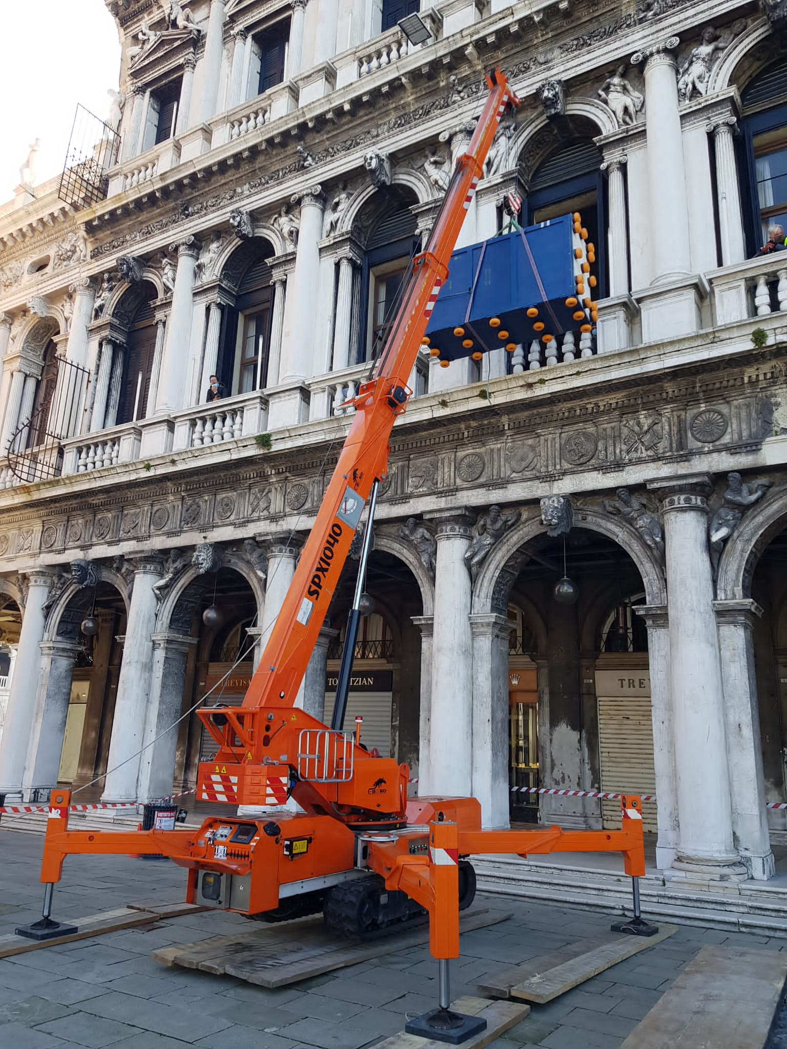 Trasporto e Installazione Opera d'ArteMuseo Archeologico Venezia Scalo Fluviale