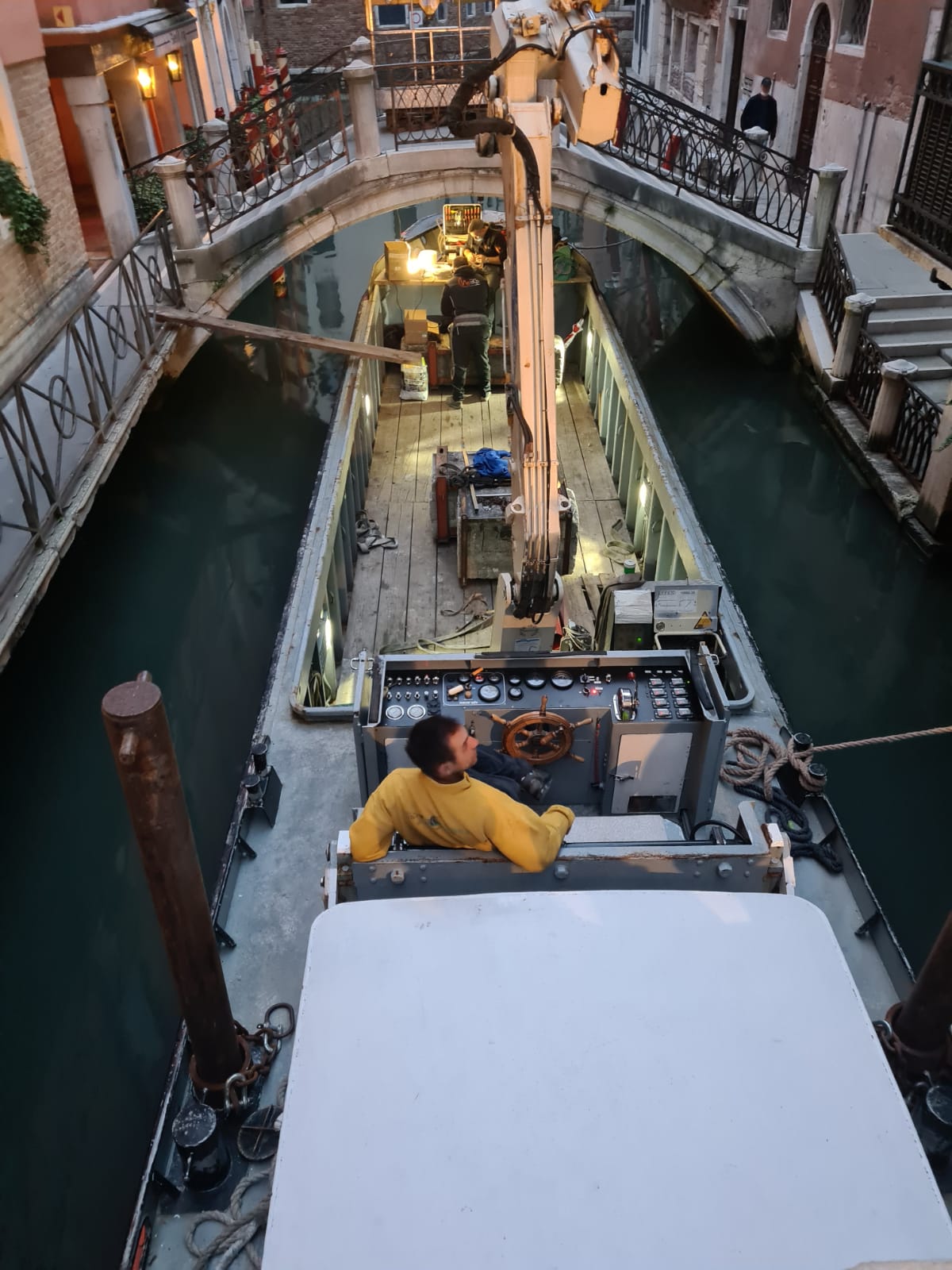 Installazione insegna luminosa Hotel Splendid Venezia Scalo Fluviale