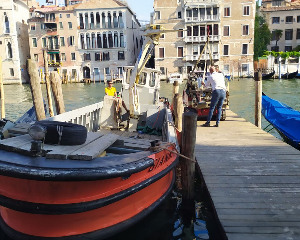 Ras Rig Transport of Drilling Rig for Surveys in Venice | Scalo Fluviale